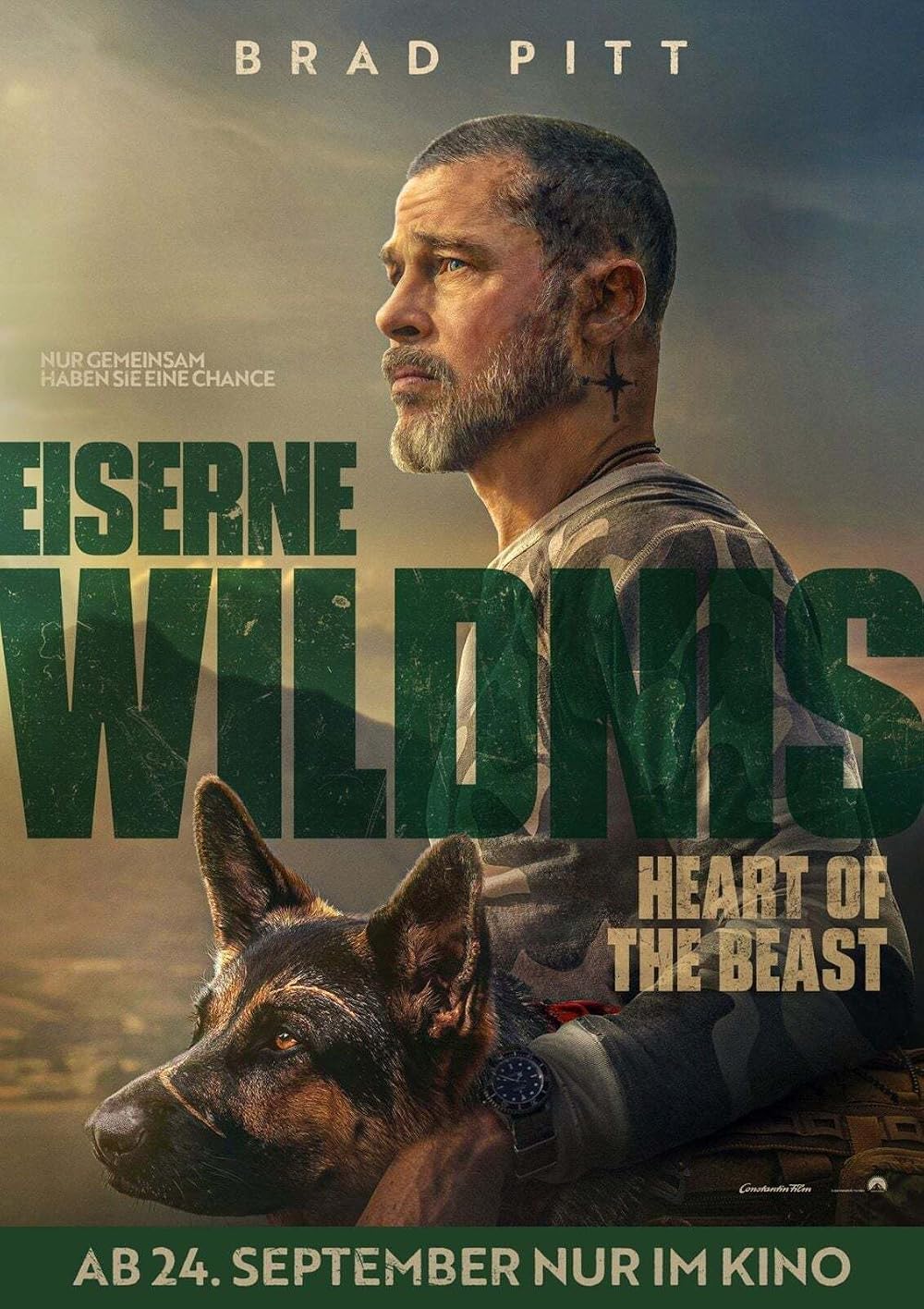 Filmplakat "Eiserne Wildnis - Heart of the Beast" mit Hauptdarsteller Brad Pitt und Schäferhund im Profil